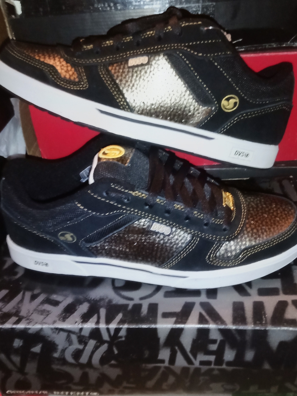 DVS JDUBB 4 VINTAGE LOW TOP SKATE SHOES IS 9.5